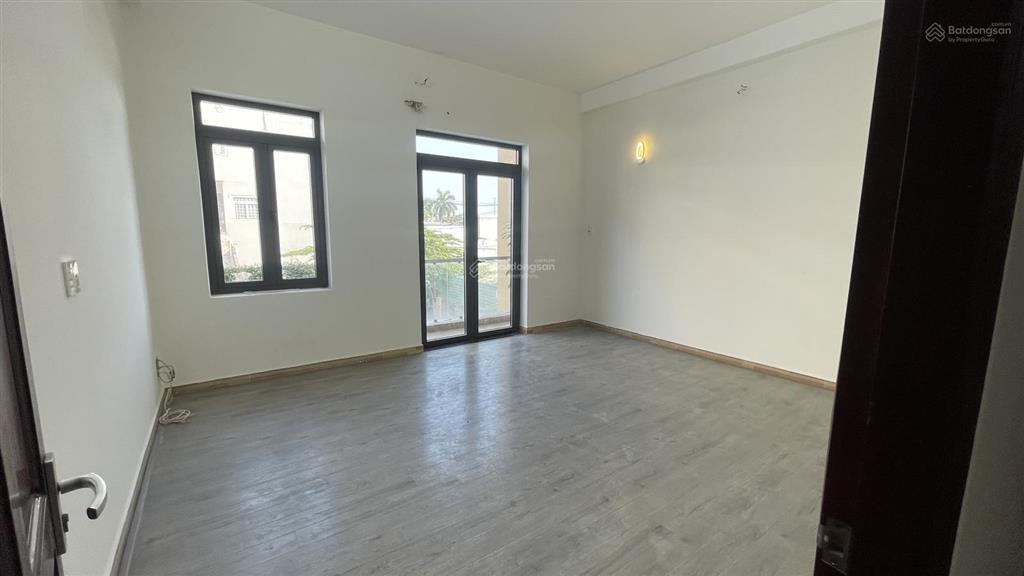 Bán nhà 3 tầng 80,7m2  hxh chỉ 50m ra kha vạn cân gần chợ thủ đức chỉ 8,19 tỷ