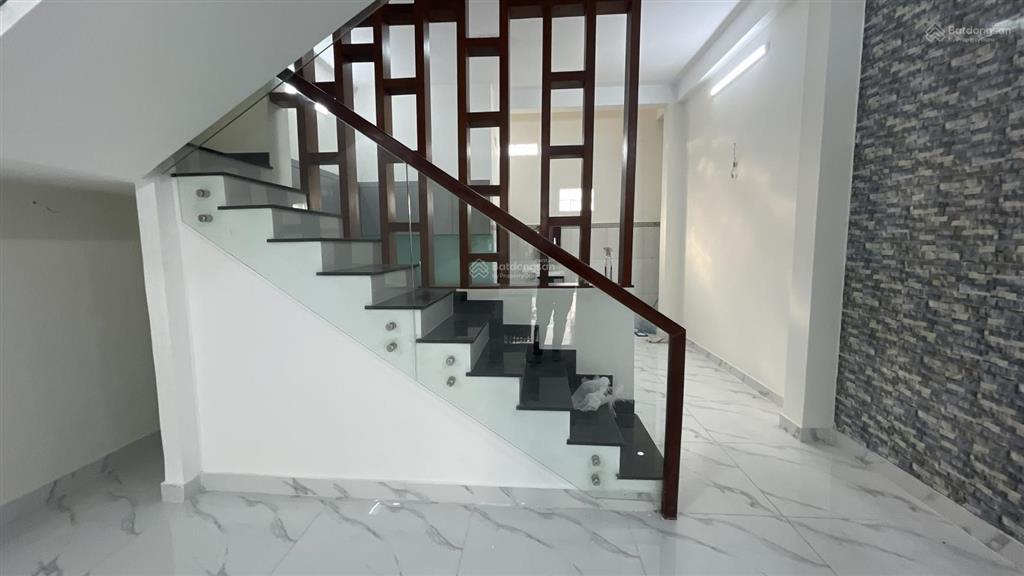 Bán nhà 3 tầng 80,7m2  hxh chỉ 50m ra kha vạn cân gần chợ thủ đức chỉ 8,19 tỷ