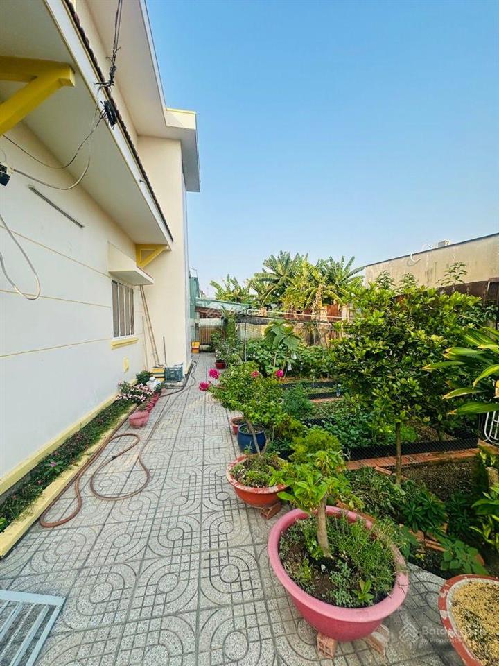 Biệt thự sân vườn 300m2 ngang 15m tại hóc môn nhà đúc btct 4pn, cách nguyễn ảnh thủ chỉ 200m