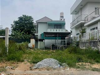 Đất xây dựng biệt thự , villa , gần sông , ngay ngã ba .