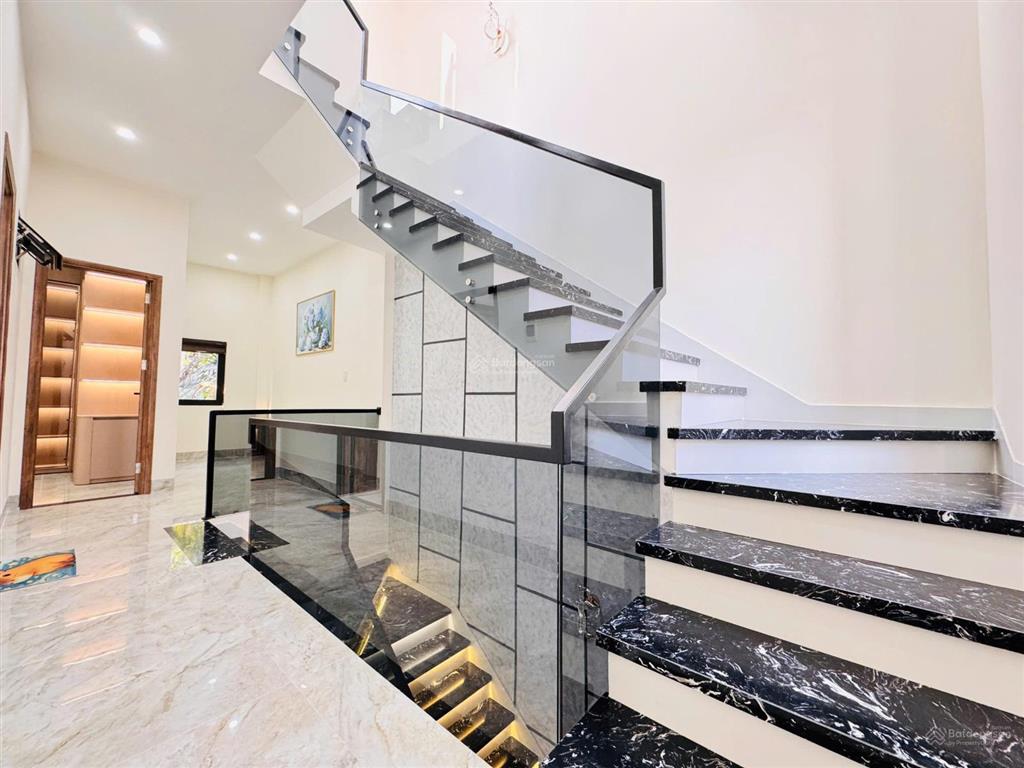 Nhà 3 tầng kiệt tôn đức thắng  full nội thất cao cấp  gần các tiện ích trường học, chợ,...