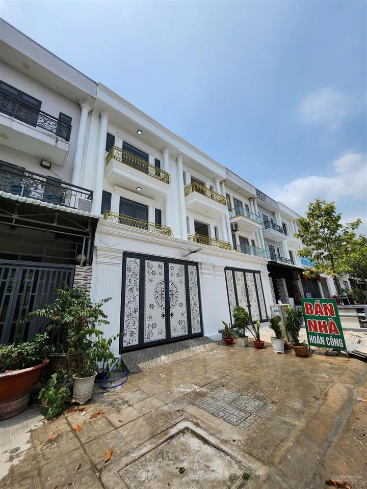 Bán nhà 1 trệt 2 lầu hoàn công kdc tân long 2