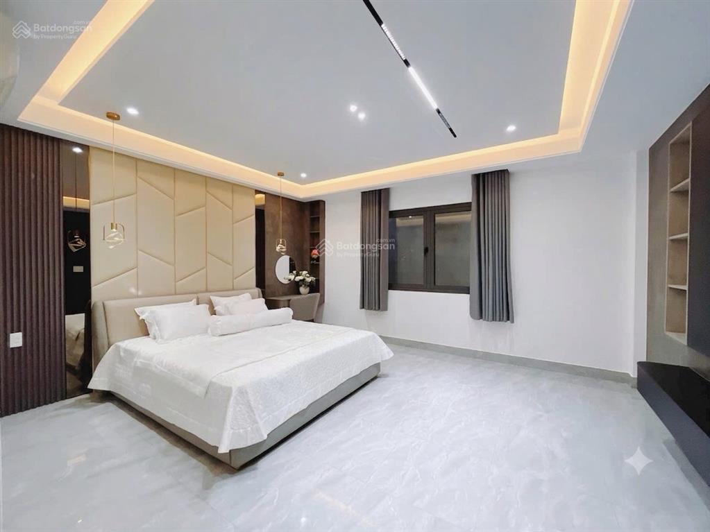 Nhà phố view bến du thuyền, 4 tầng có thang máy, diện tích 100m2, phú thuận, quận 7 giá 15,5 tỷ