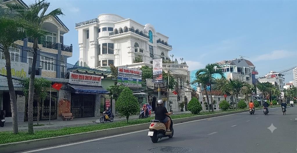 Nhà đường ô tô, diện tích 163m2 ngang 6.5m, 4 tầng, phú thuận, quận 7 giá 22.2 tỷ