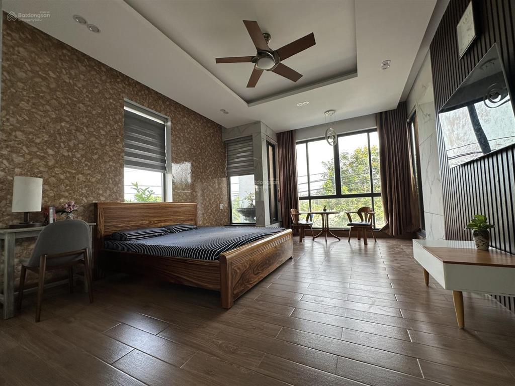 Bán nhà 3 tầng 3 mặt tiền đường lớn đối diện công viên vị trí 64 trần lê  hòa xuân