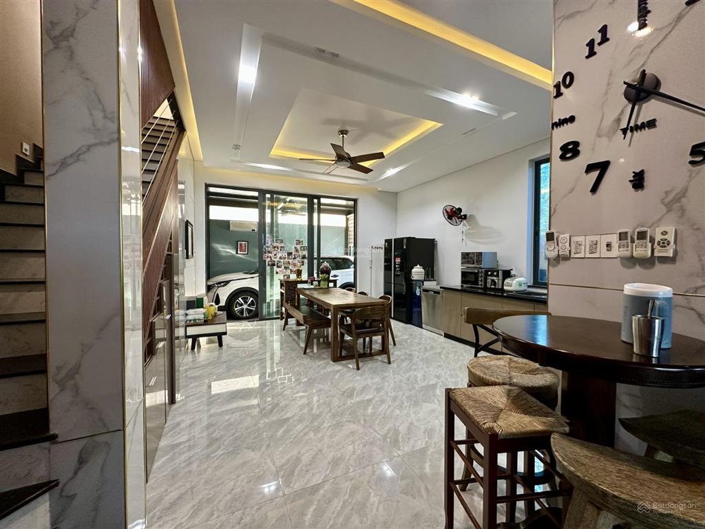 Bán nhà 3 tầng 3 mặt tiền đường lớn đối diện công viên vị trí 64 trần lê  hòa xuân
