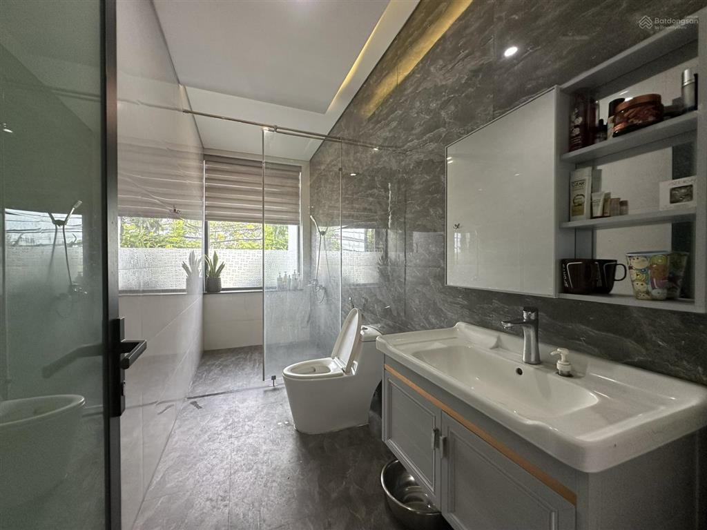Bán nhà 3 tầng 3 mặt tiền đường lớn đối diện công viên vị trí 64 trần lê  hòa xuân