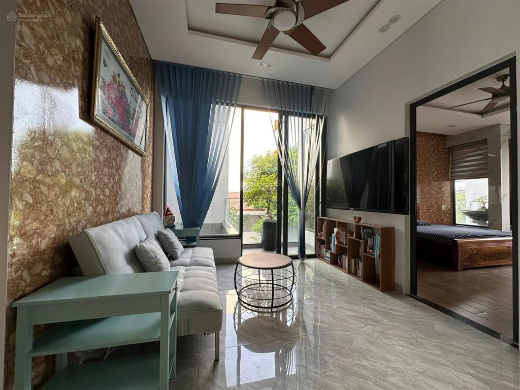 Bán nhà 3 tầng 2 mặt tiền đường lớn đối diện công viên vị trí đắc địa tại hòa xuân giá 8tỷ9