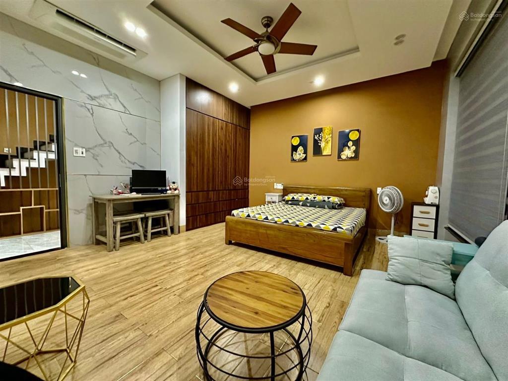 Bán nhà 3 tầng 2 mặt tiền đường lớn đối diện công viên vị trí đắc địa tại hòa xuân giá 8tỷ9