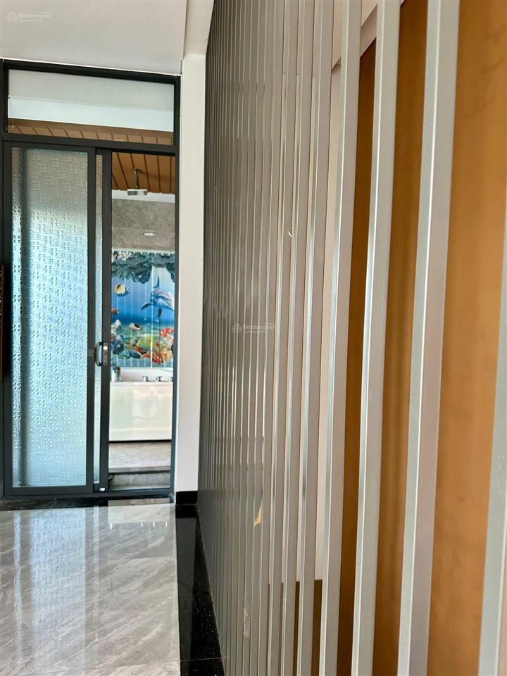 Bán nhà 3 tầng 2 mặt tiền đường lớn đối diện công viên vị trí đắc địa tại hòa xuân giá 8tỷ9