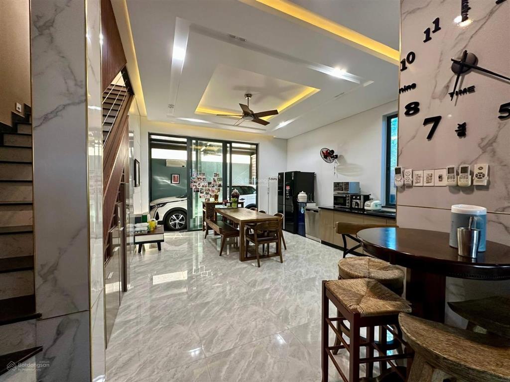 Bán nhà 3 tầng 2 mặt tiền đường lớn đối diện công viên vị trí đắc địa tại hòa xuân giá 8tỷ9