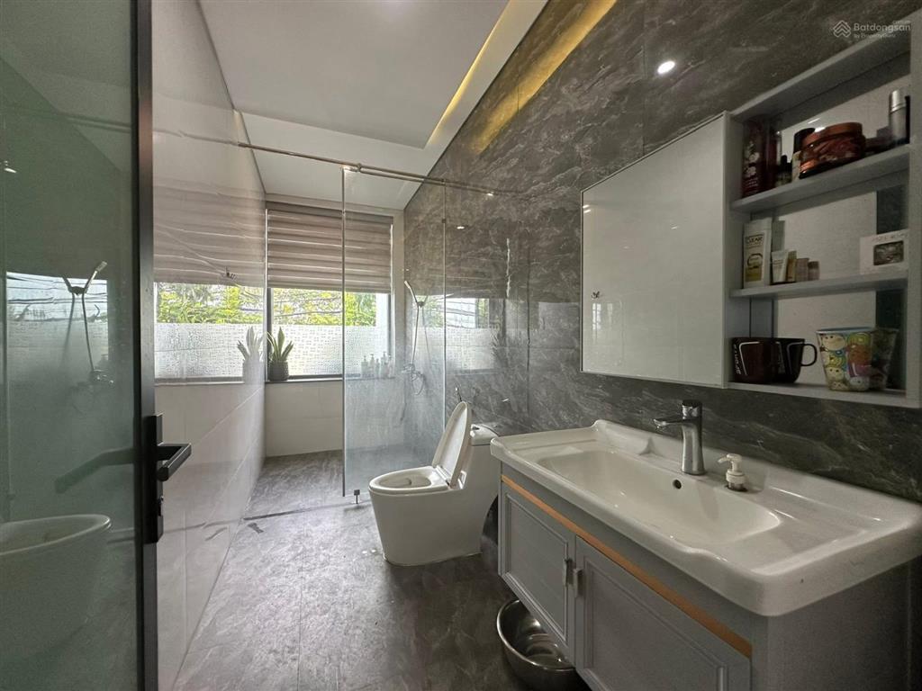 Bán nhà 3 tầng 2 mặt tiền đường lớn đối diện công viên vị trí đắc địa tại hòa xuân giá 8tỷ9