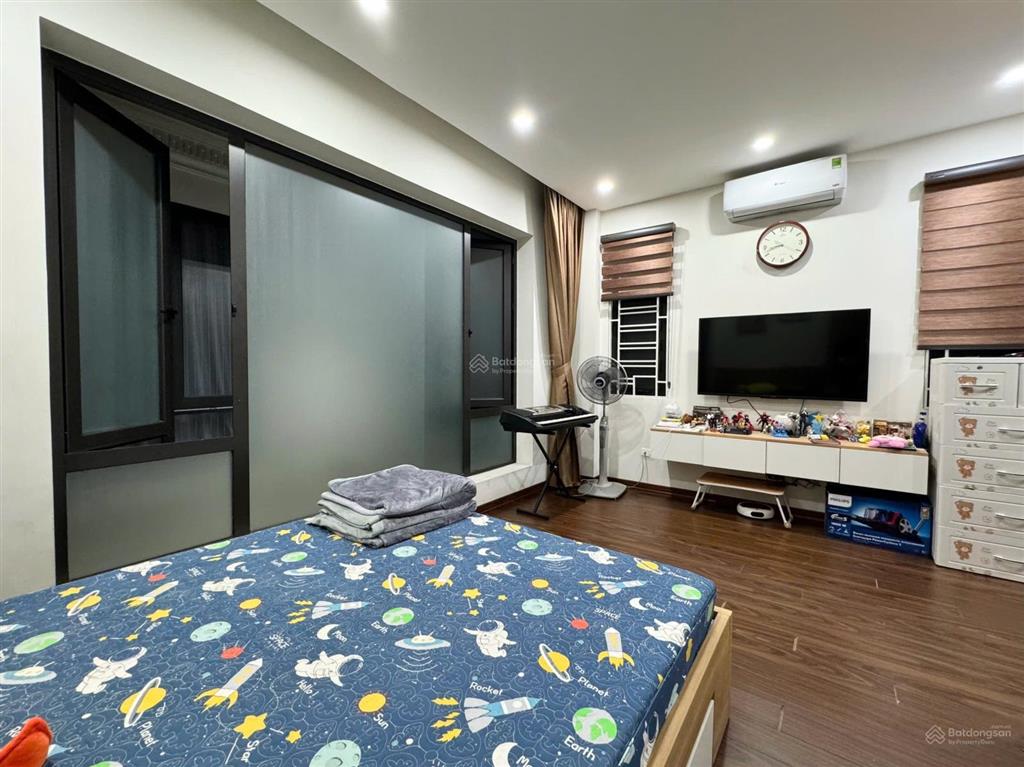 Thương lượng mạnh bán nhà 5 tầg lô góc phố bồ đề 38m mt5.5m giá 7 tỷ 7 oto đỗ cổng long biên hà nội