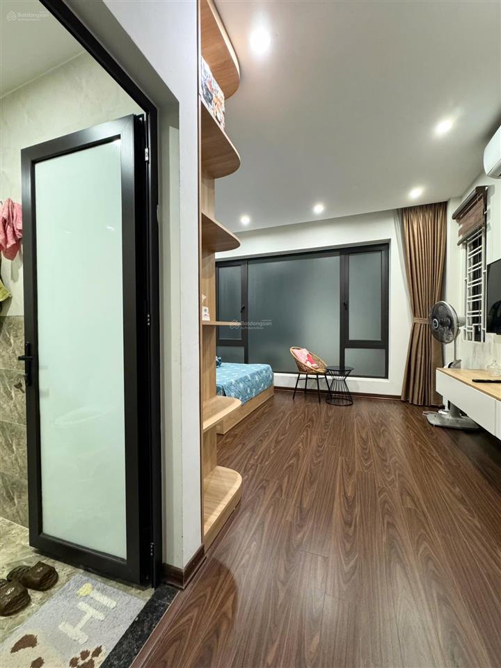 Thương lượng mạnh bán nhà 5 tầg lô góc phố bồ đề 38m mt5.5m giá 7 tỷ 7 oto đỗ cổng long biên hà nội