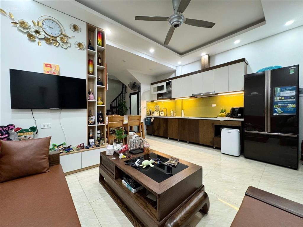 Thương lượng mạnh bán nhà 5 tầg lô góc phố bồ đề 38m mt5.5m giá 7 tỷ 7 oto đỗ cổng long biên hà nội