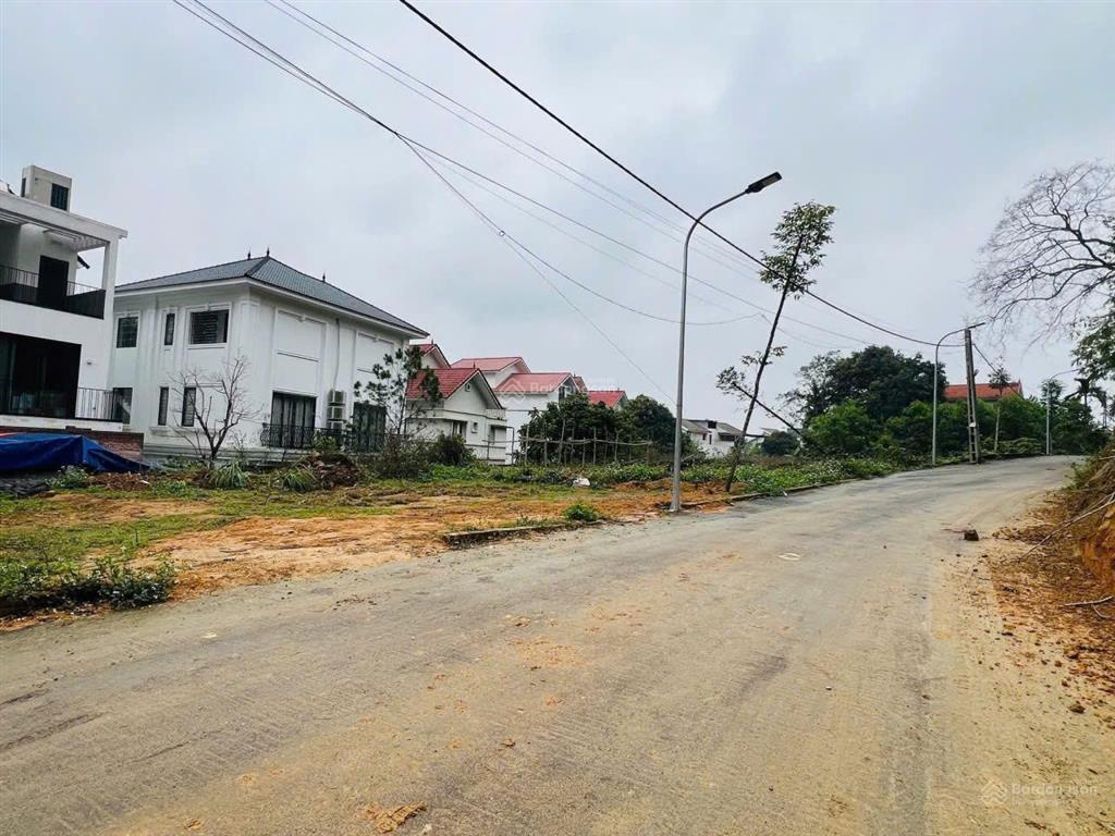 Chính chủ cần bán 110m2 đất gần suối hai ba vì, giá ngộp