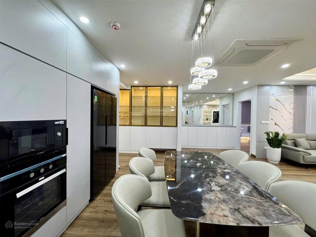 Căn hộ diamond cao cấp, 3pn 135m, chỉ 8 căn/sàn, tặng 2 slot ô tô