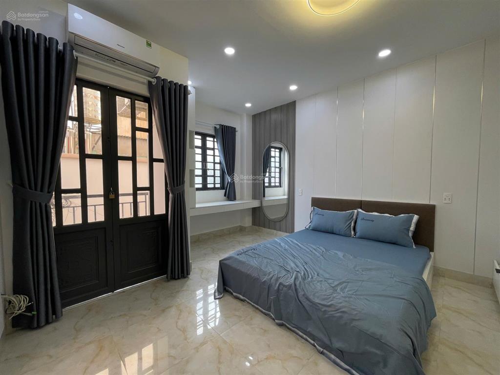 4 tầng sân thượng 4 phòng ngủ gần 200m2 sàn  hàng xóm dân trí văn minh