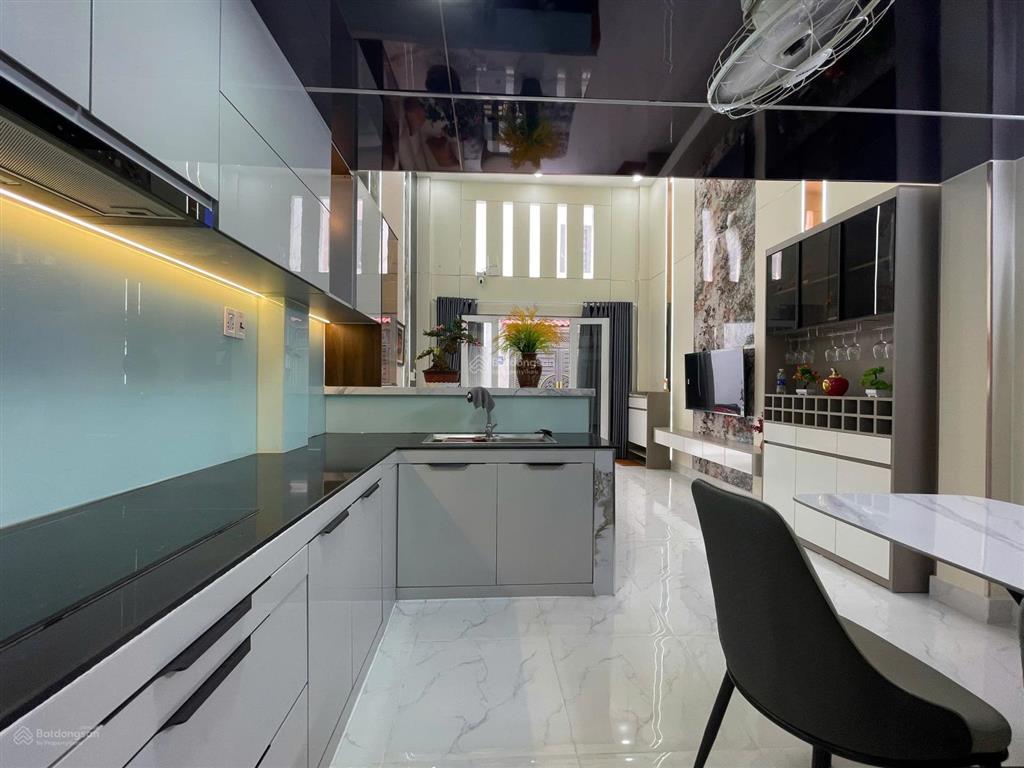 4 tầng sân thượng 4 phòng ngủ gần 200m2 sàn  hàng xóm dân trí văn minh