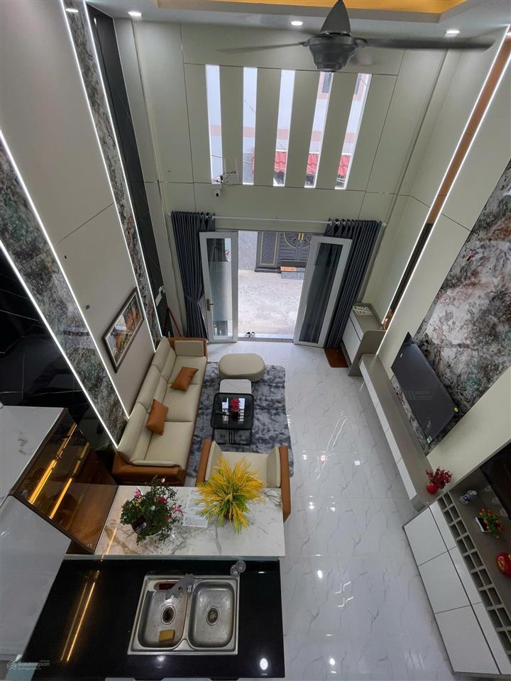 4 tầng sân thượng 4 phòng ngủ gần 200m2 sàn  hàng xóm dân trí văn minh