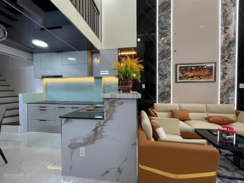 4 tầng sân thượng 4 phòng ngủ gần 200m2 sàn  hàng xóm dân trí văn minh