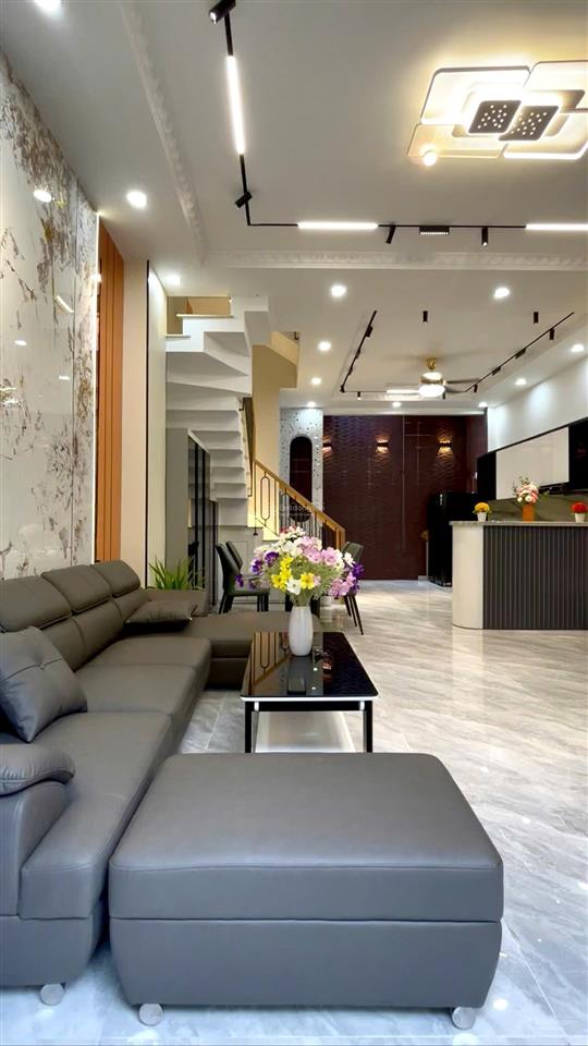 Nhà mới 61m2 ngang 5.5m cực rộng 3 tầng 4 phòng ngủ