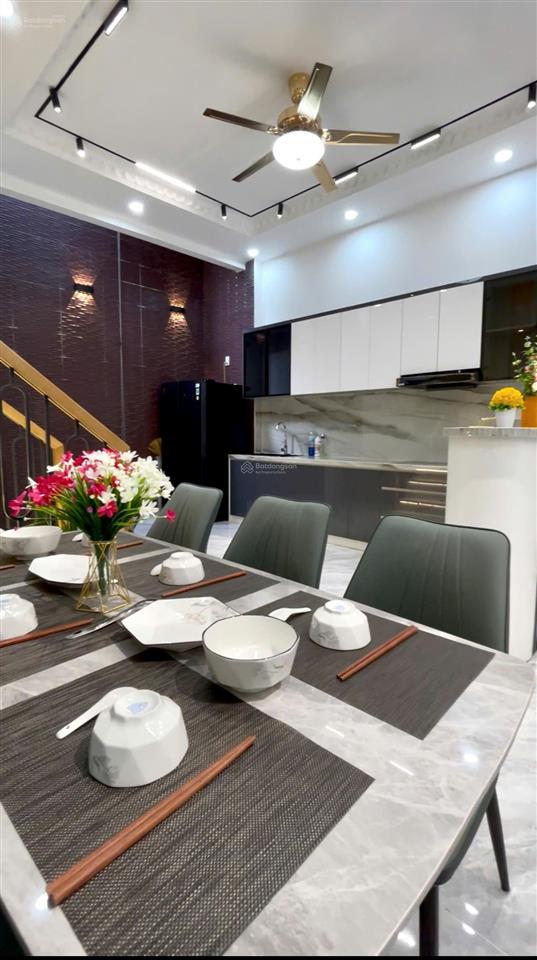 Nhà mới 61m2 ngang 5.5m cực rộng 3 tầng 4 phòng ngủ