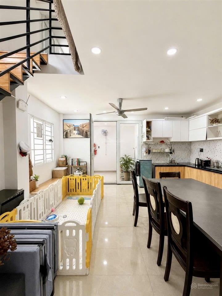 Bán nhà ngã 5 chuồng chó  diện tích lớn giá rẻ
