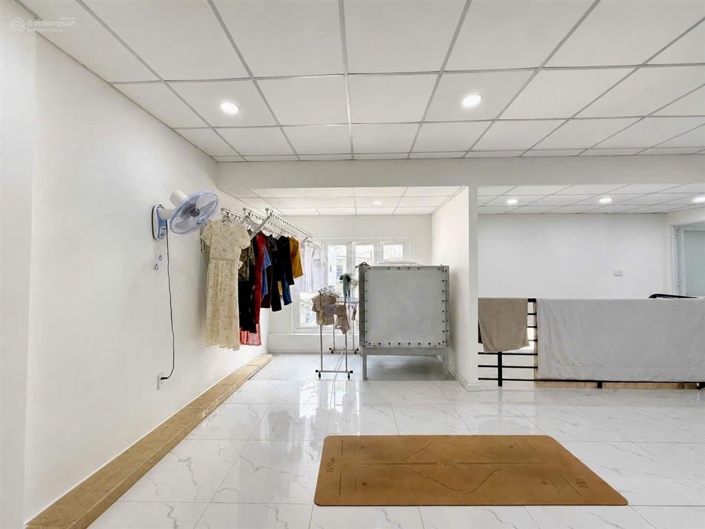 Bán nhà ngã 5 chuồng chó  diện tích lớn giá rẻ
