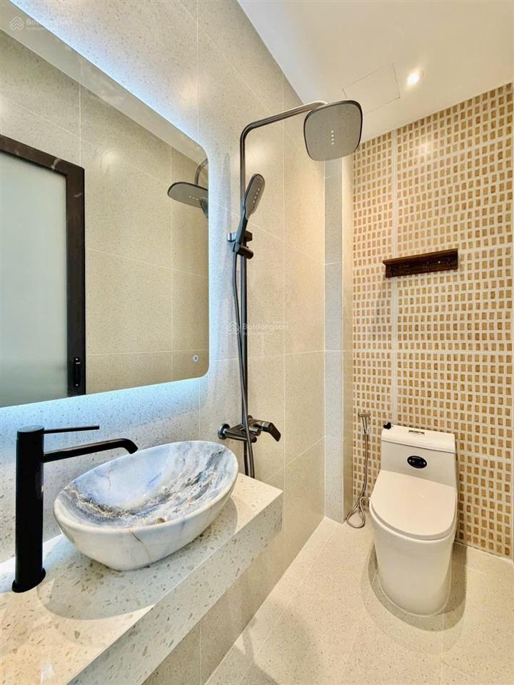 Bán nhà nhỏ tiền 3 tầng đầy đủ công năng 4 phòng ngủ wc riêng từng phòng