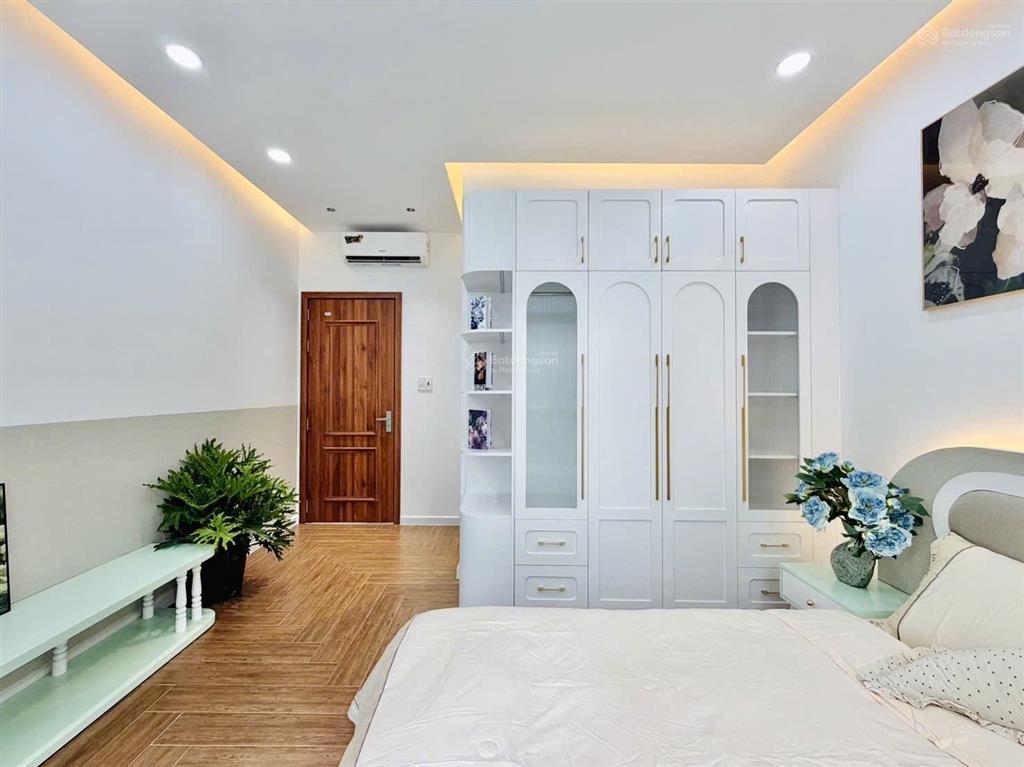 Bán nhà nhỏ tiền 3 tầng đầy đủ công năng 4 phòng ngủ wc riêng từng phòng