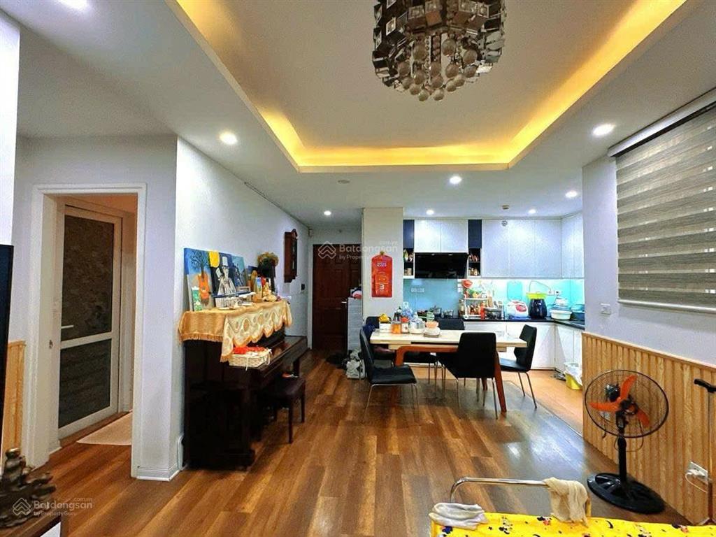 Bán căn hộ ct2a tđc hoàng cầu, đống đa, 91m, full nội thất cao cấp, 2pn, giá 9,9 tỷ