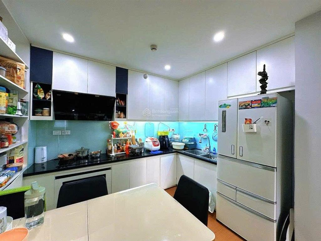 Bán căn hộ ct2a tđc hoàng cầu, đống đa, 91m, full nội thất cao cấp, 2pn, giá 9,9 tỷ