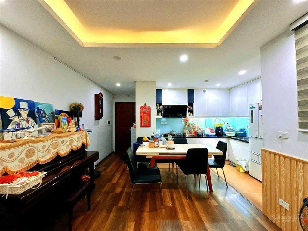 Bán căn hộ ct2a tđc hoàng cầu, đống đa, 91m, full nội thất cao cấp, 2pn, giá 9,9 tỷ