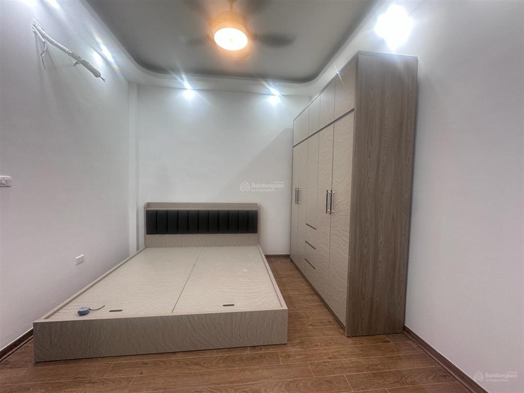Bán nhà tô vĩnh diện, thanh xuân, 50m2 x 5 tầng, thang máy, ô tô qua nhà, giá 18 tỷ