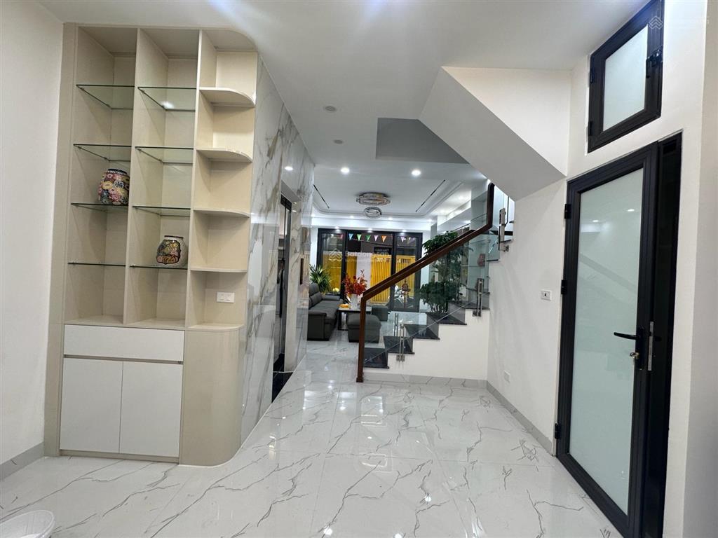 Bán nhà tô vĩnh diện, thanh xuân, 50m2 x 5 tầng, thang máy, ô tô qua nhà, giá 18 tỷ