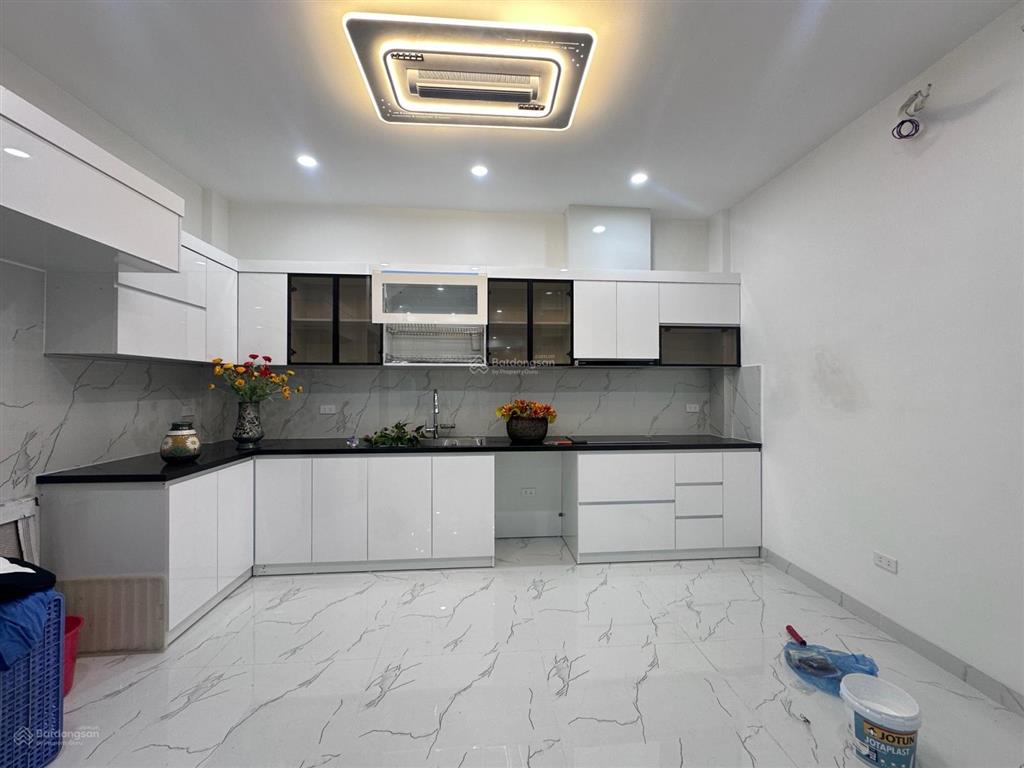 Bán nhà tô vĩnh diện, thanh xuân, 50m2 x 5 tầng, thang máy, ô tô qua nhà, giá 18 tỷ