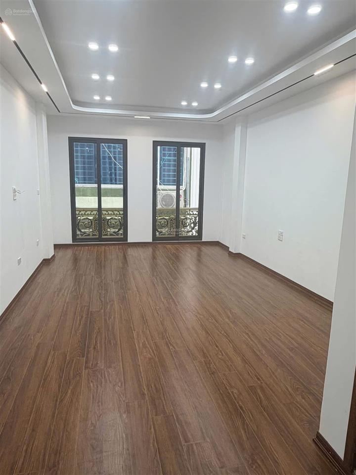 Bán nhà trần quốc hoàn, quận cầu giấy, 35m2 x 6 tầng, thang máy, ô tô vào nhà, giá 17,5 tỷ