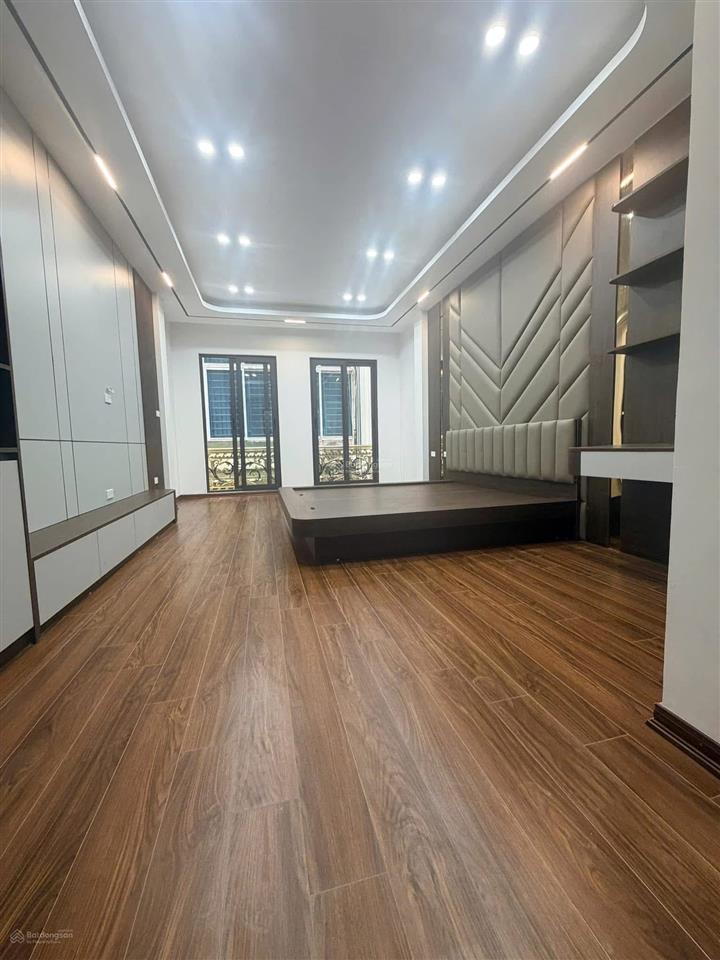 Bán nhà trần quốc hoàn, quận cầu giấy, 35m2 x 6 tầng, thang máy, ô tô vào nhà, giá 17,5 tỷ