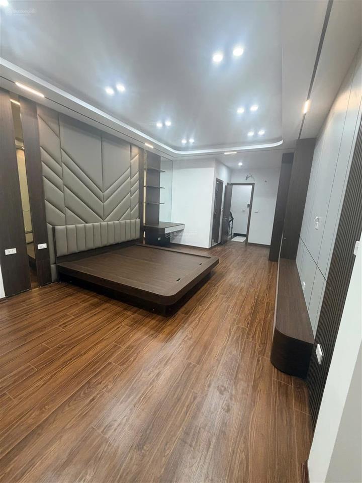 Bán nhà trần quốc hoàn, quận cầu giấy, 35m2 x 6 tầng, thang máy, ô tô vào nhà, giá 17,5 tỷ