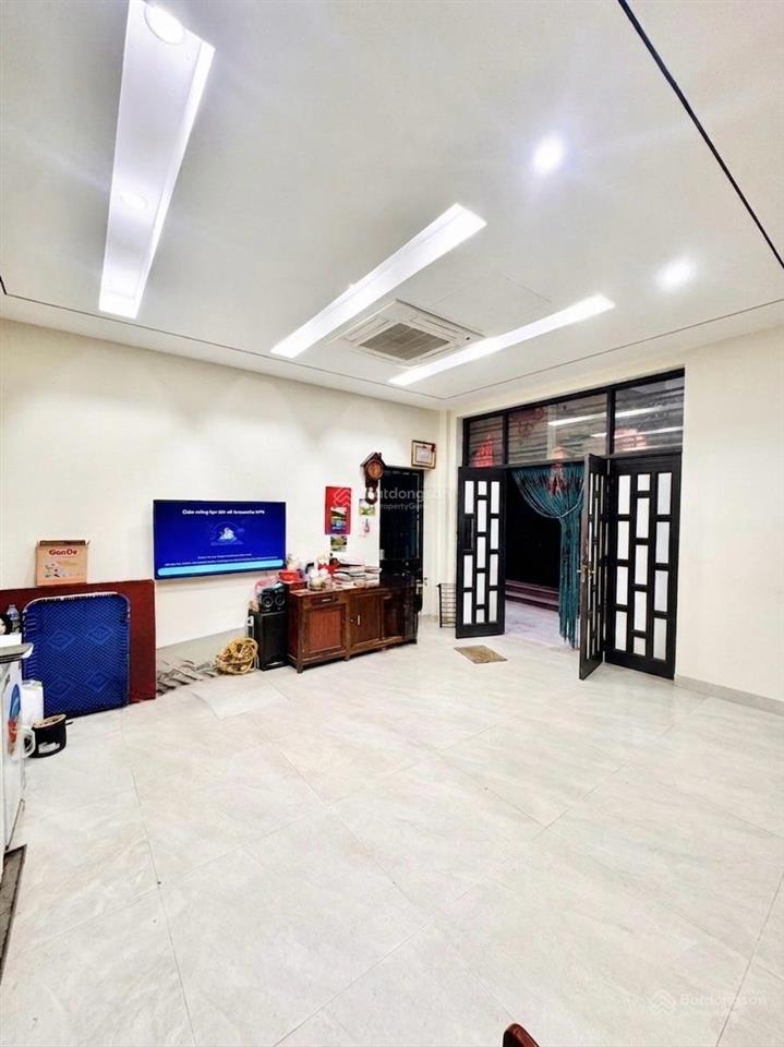 Bán nhà quan nhân, thanh xuân, 30m x 6 tầng, thang máy, mặt tiền 6m, giá 9,5 tỷ