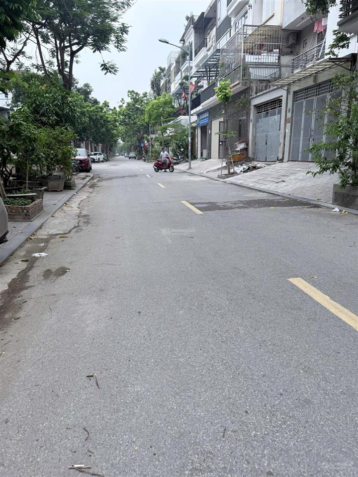Bán liền kề kđt văn phú 90m, 5 tầng thang máy mt 4.5m view công viên vỉa hè ô tô tránh 20.5 tỷ