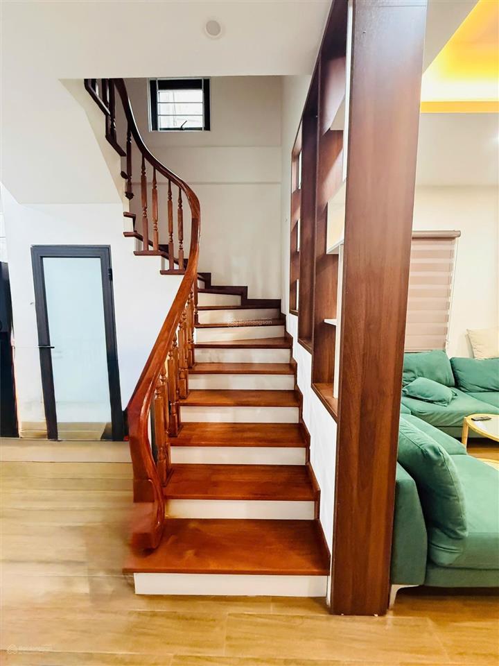 Bán nhà đường lụa hà đông, 41m2 5 tầng lô góc 2 thoáng ô tô vào nhà giá 10,6 tỷ có thương lượng