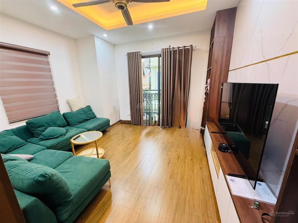 Bán nhà đường lụa hà đông, 41m2 5 tầng lô góc 2 thoáng ô tô vào nhà giá 10,6 tỷ có thương lượng