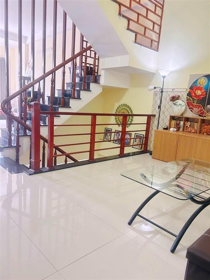Bán Nhà Quách Thị Trang 100m2 3 Tầng 3 Phòng Ngủ Giá 8.3 Tỷ Đường 7.5m