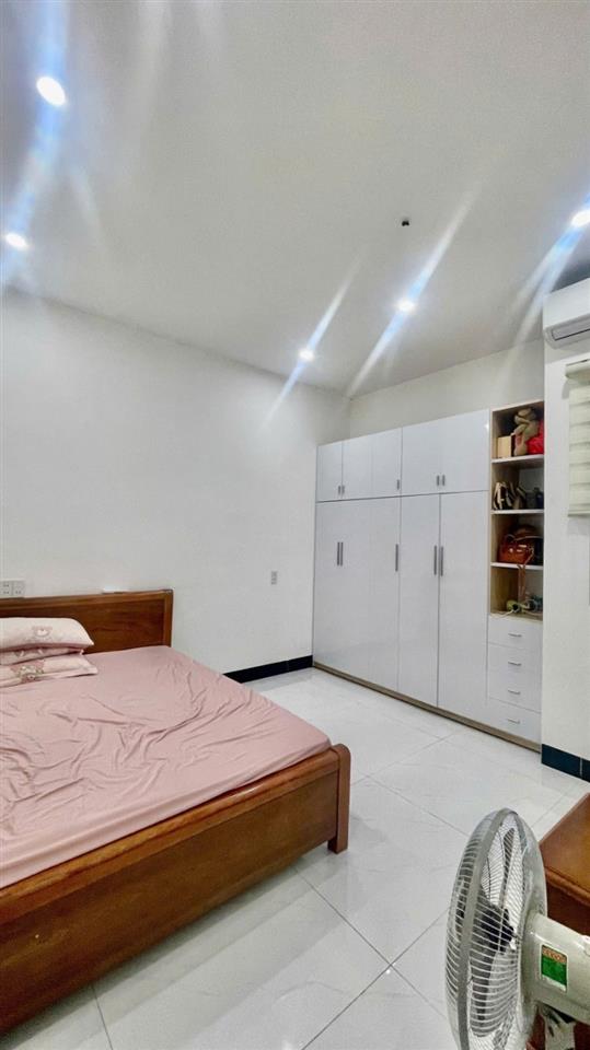Bán nhà 2 tầng 2 mê Hoàng Minh Giám, Hòa Xuân, mới đẹp, giá 5,8 tỷ