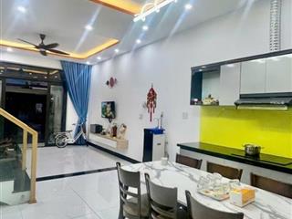 Bán nhà 2 tầng 2 mê Hoàng Minh Giám, Hòa Xuân, mới đẹp, giá 5,8 tỷ