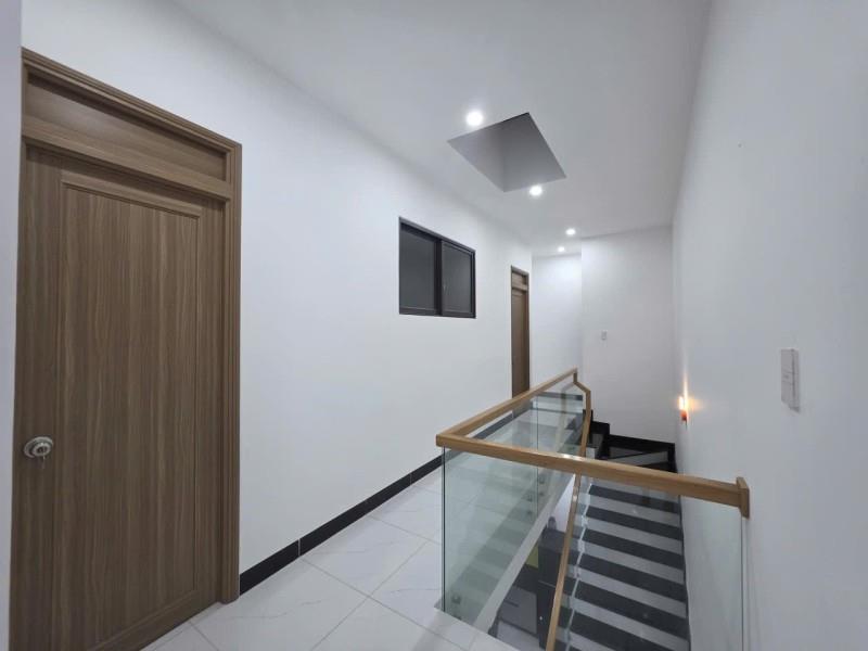 Bán nhà 2 tầng 2 mê Hoàng Minh Giám, Hòa Xuân, mới đẹp, giá 5,8 tỷ