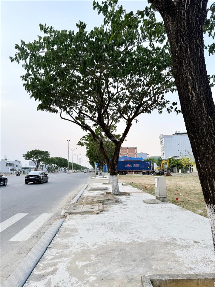 Lô ngoại giao võ chí công chỉ 4.5 tỷ giá gốc đã có sổ hạ tầng hoàn thiện dân cư đông