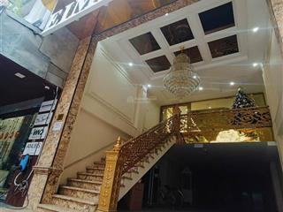 Toà văn phòng dòng tiền .ô tô tránh nhuyễn xiển